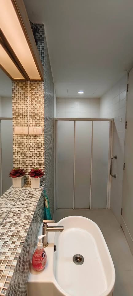 Courtyard Villa Rama 9- Wongwaen