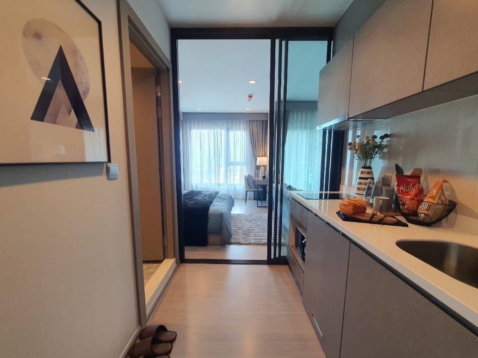 Life Asoke Rama 9